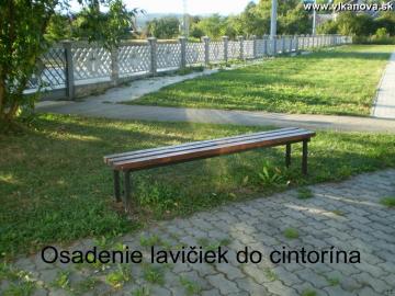 Osadenie lavičiek do cintorína Osadenie lavičiek do cintorína